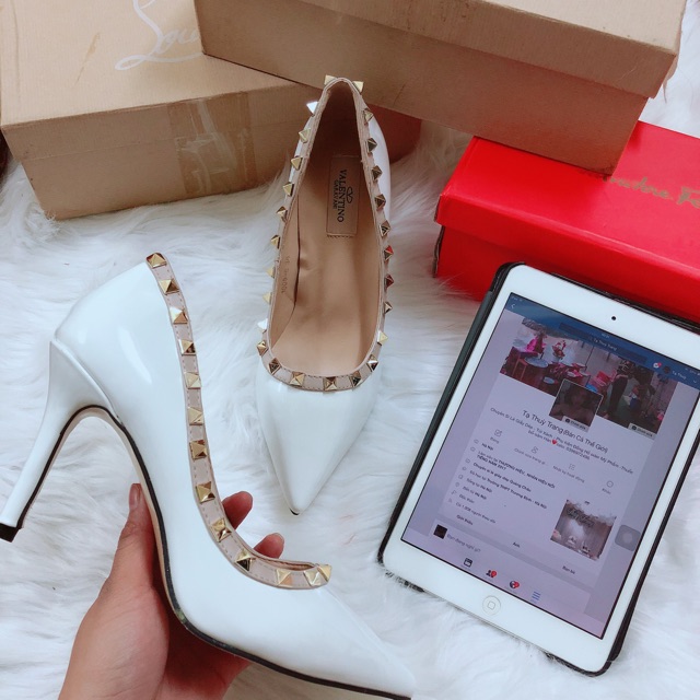 sz 36-37-38 cực xinh nhé các ce đi sang chân khỏi bàn ạ. 2-3p đế các ce nhah tay. giá rẻ còn full box quảng châu ❤️❤️❤️