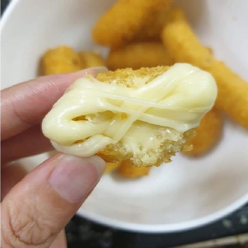 Phô mai que kéo sợi ăn vặt cho các bé rất mê, nhân phô mai mozzarella loại ngon nhất
