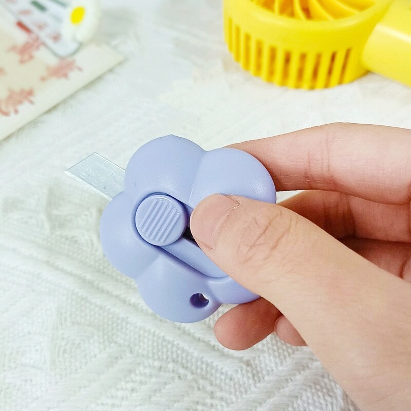 Dao Cắt Giấy Mini Hình Hoa Dễ Thương