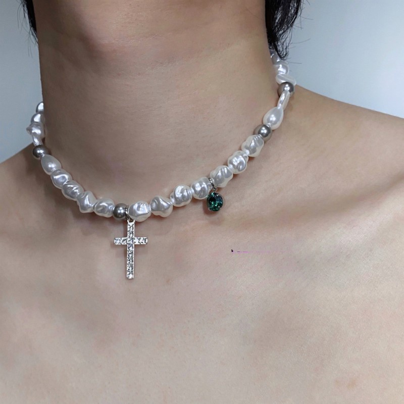 Dây chuyền đính ngọc trai mặt thì thành giá phong cách hiphop