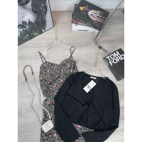 Set váy 2 dây hoa kèm áo khoác đen cardigan Váy 2s dúm hông áo cadigan