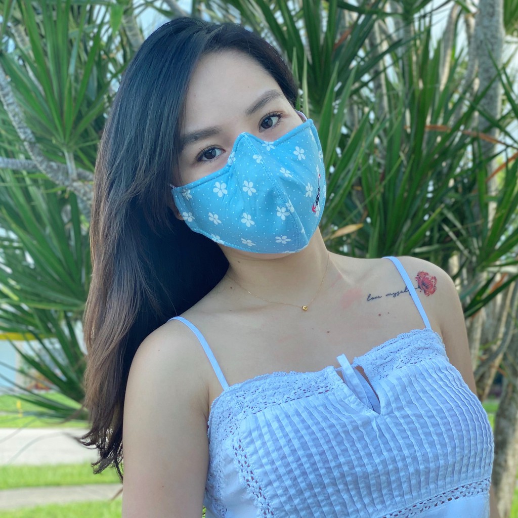 Khẩu Trang Vải 3 Lớp Kissy Người Lớn Size M Cho Nữ Họa Tiết Hoa Cúc Trắng Nền Xanh, Chống Nắng Và Chống Bụi Mịn Hiệu Quả