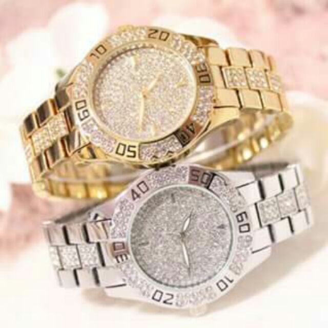 Đồng hồ đính đá