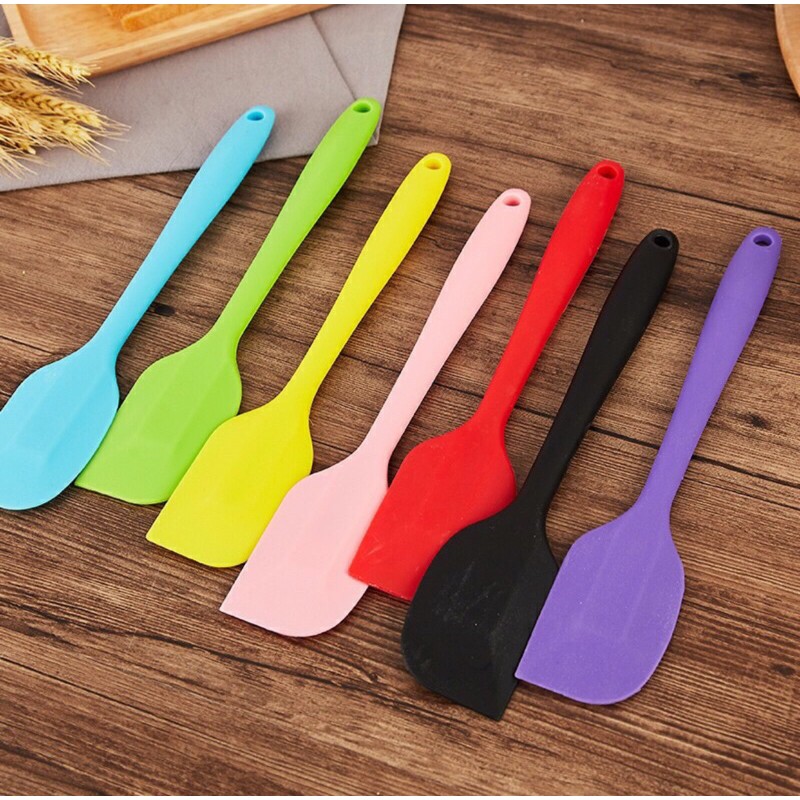 Spatula chịu nhiệt cán đúc - 28cm(màu ngẫu nhiên)