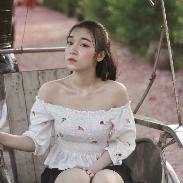 Ao trễ vai