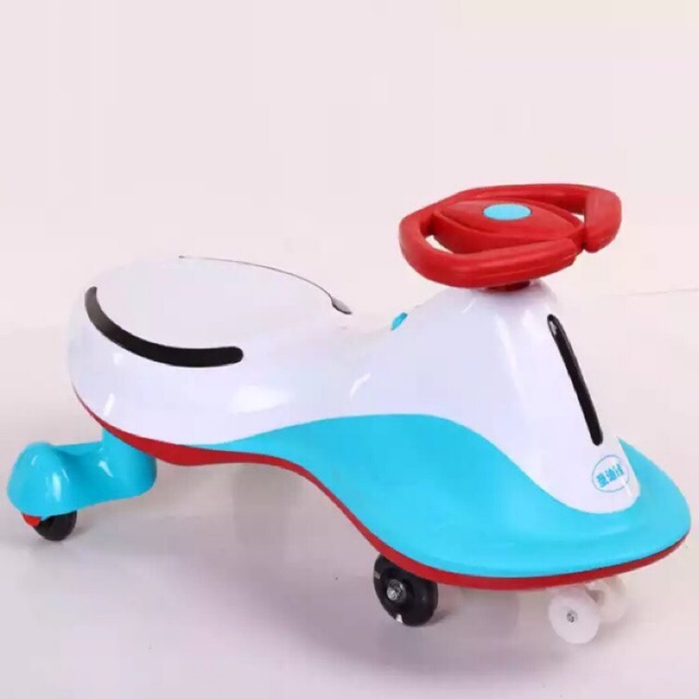 XE LẮC TÀU CHO BÉ CỰC KHOẺ . Bánh phát sáng