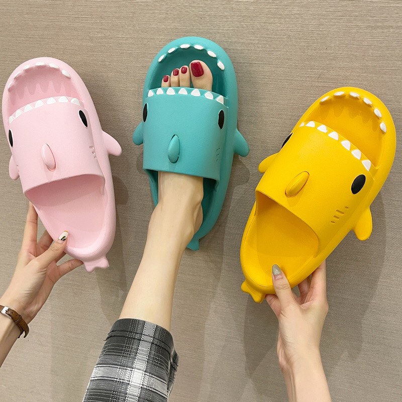 Dép Bánh Mì Hình Cá Mập Đế Dày Chống Trơn Trượt Mềm Mại Màu Sắc Đa Dạng