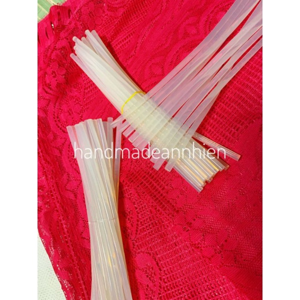 1 cây keo nến nhỏ 26.5 x 0.7cm / Keo silicon