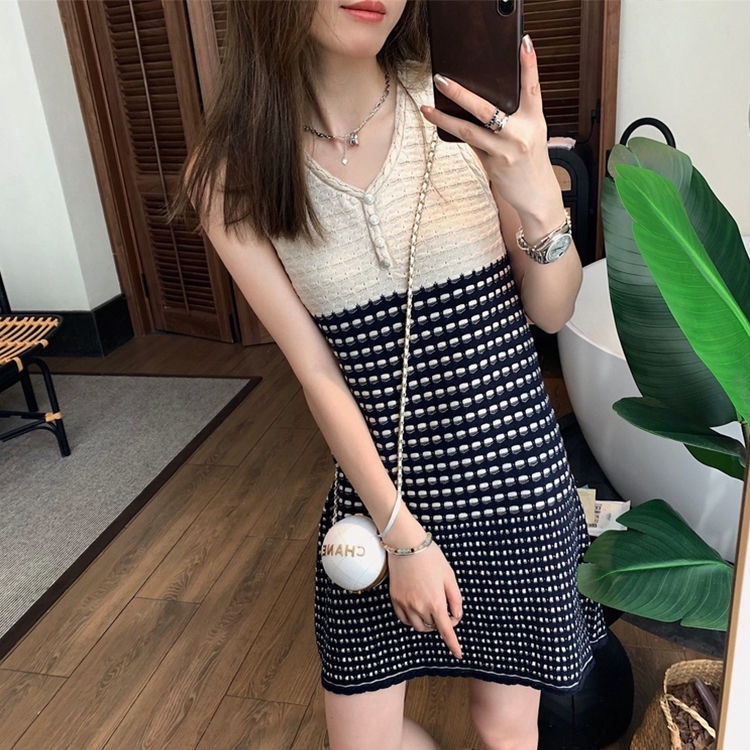 Xiaoxiangfeng knitted dress slim to show lean temperament, advanced striped vest, short skirt, children's 2022 new style