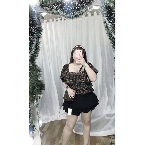 Áo 4 bèo đính nút