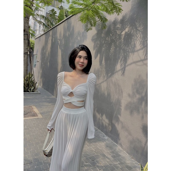 Set áo thun xoắn ngực tay loe + Quần suông dập ly