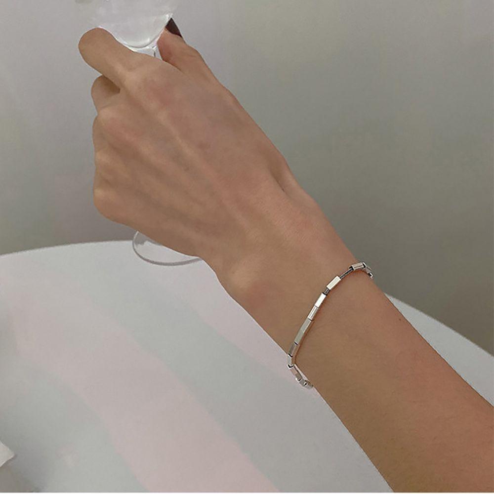 Vòng Tay Kim Loại Thanh Lịch Có Thể Điều Chỉnh Cho Bạn Thân