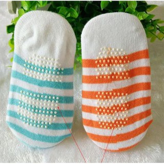 Tất chống trượt ngã cho bé