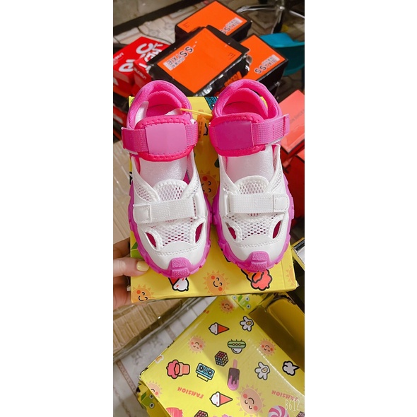 Giày sandal phối bata kiểu dáng độc đáo mới lạ đầy cá tính cho bé trai và gái phối đồ cực xinh