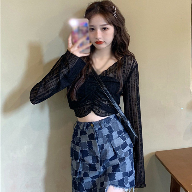 Áo Tay Dài Phối Ren Hoa Thiết Kế Cổ Chữ V Quyến Rũ