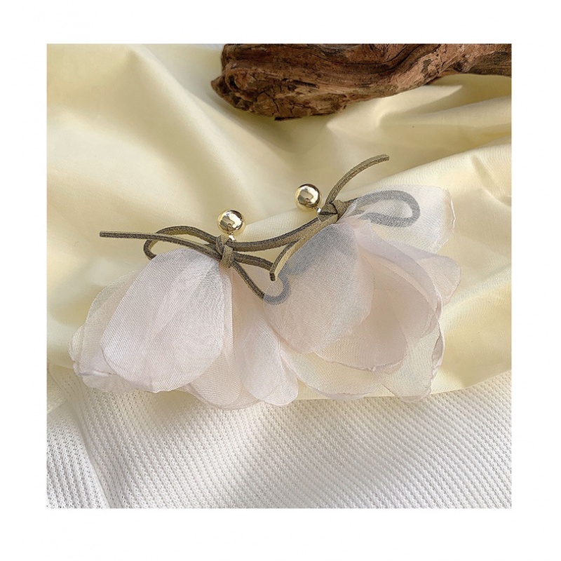 Bông tai hình cánh hoa trắng thanh lịch nhã nhặn