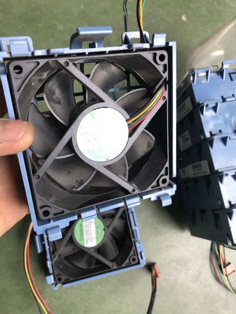 Quạt sunon 12v 5.6w 0.5A , vuông 10cm có thể lắp ghép và có bảo vệ