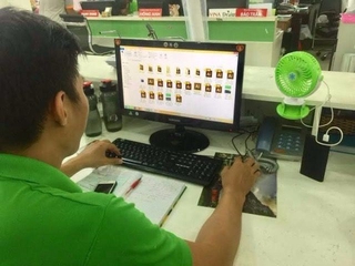 Quạt kẹp hoặc để bàn