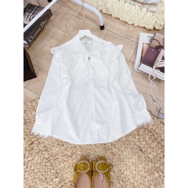 Áo sơ mi cổ nơ phối ren hoa