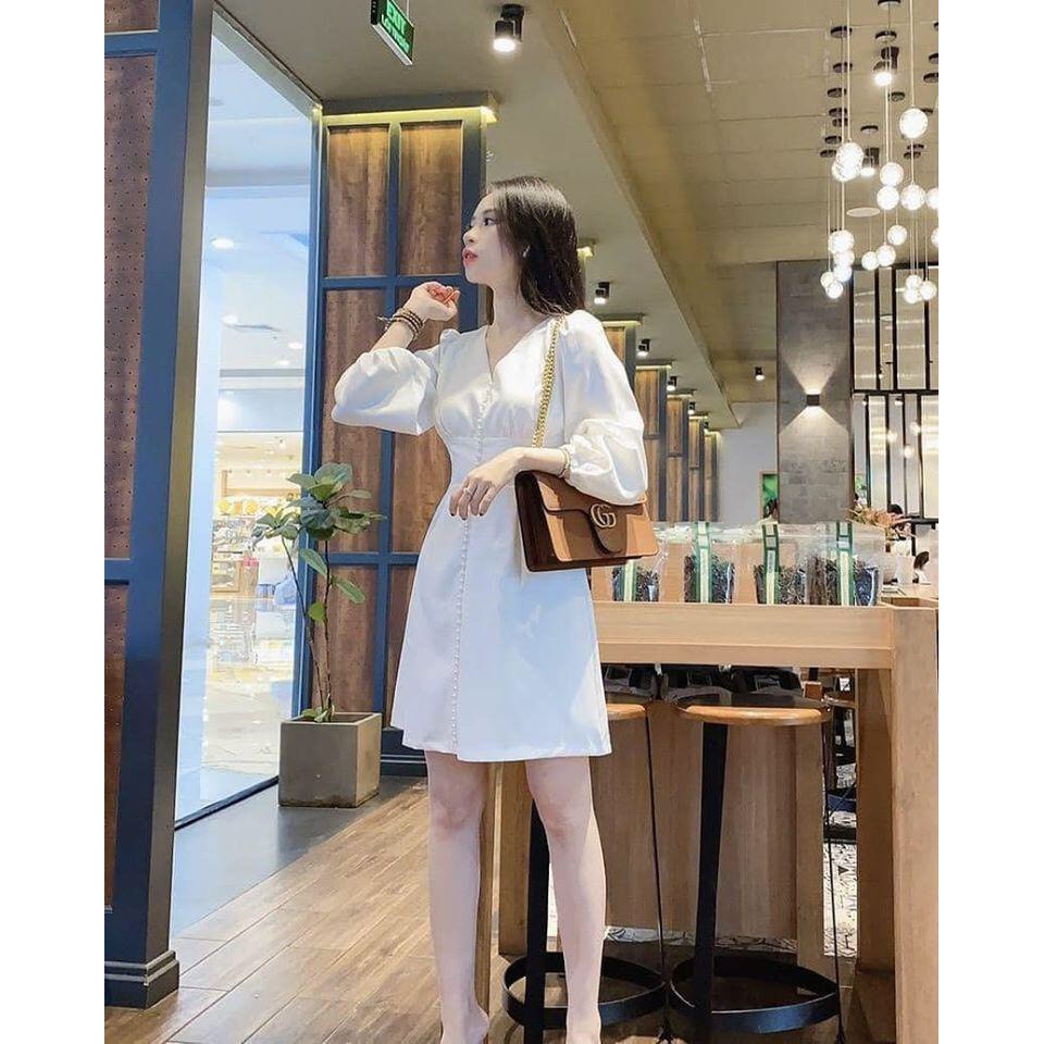 Váy trắng cổ V phối nút cực xinh | BigBuy360 - bigbuy360.vn