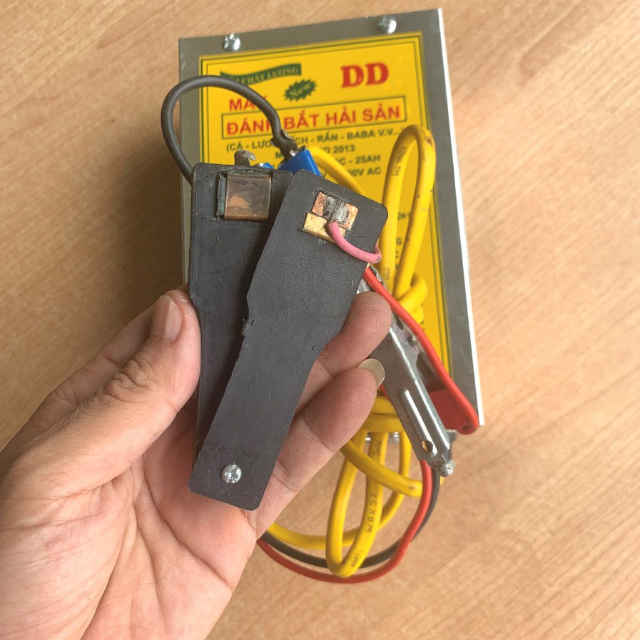 Máy kích điện Cơ cao cấp 12 Sò dùng cho ao hồ sông suối độ sâu nước từ 1,5 mét trở lại. Công suất đầu ra 1300W