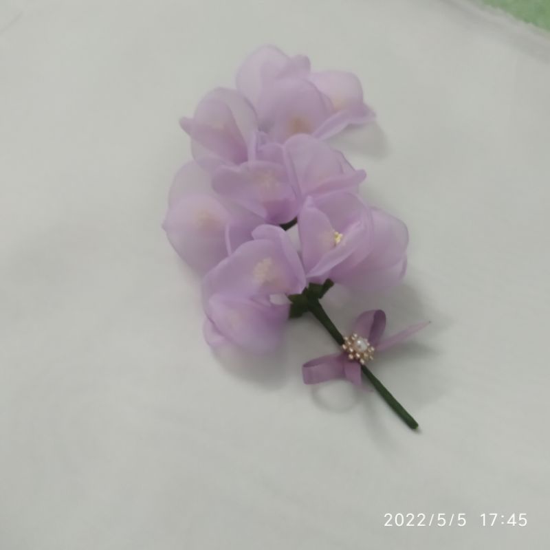 Hoa chùm tím cài áo handmade Joli