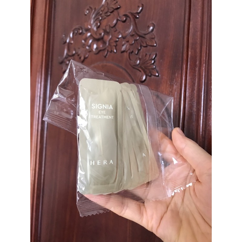 Kem mắt trẻ hóa da Hera signia 1ml nguồn gốc thiên nhiên - không chứa paraben , chống thâm - nhăn - bọng mắt hiệu quả