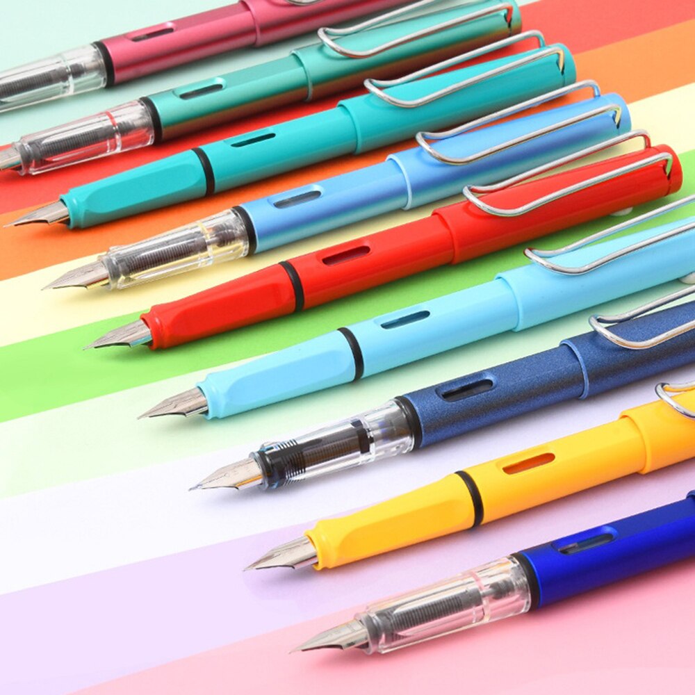 Bút máy mực đen với ngòi bút 0.38mm