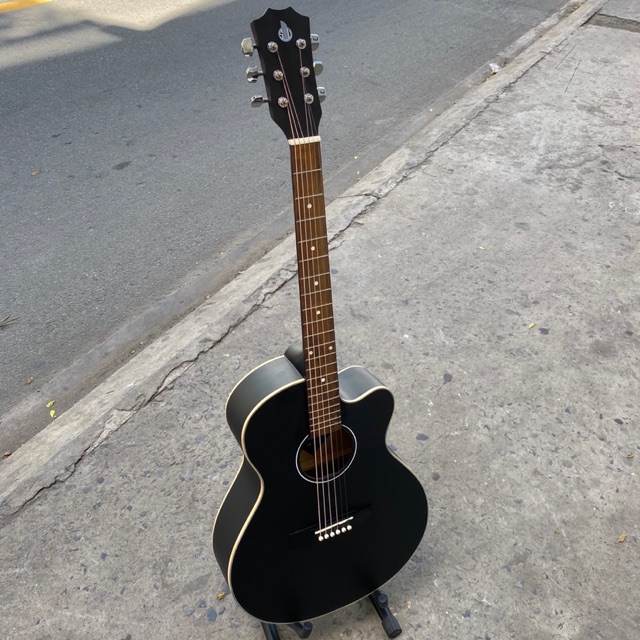 ĐÀN GUITAR ACOUSTIC CÓ TY MÀU ĐEN TẬP CHƠI GIÁ SỐC