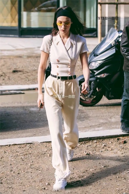 Áo croptop cổ vest Bella Hadid tqxk