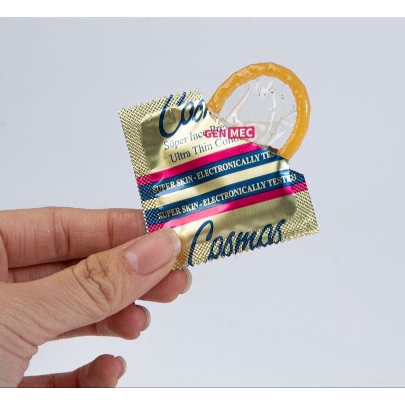 Bao cao su COSMOS Fetherlite 0.03 màu Vàng, Hộp 10 cái, siêu siêu mỏng ôm sát, nhiều Gel bôi trơn, hương thơm khuyến rũ