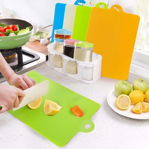 Thớt nhựa dẻo kháng khuẩn Inomata ăn dặm cho bé Shop Mẹ Khoai