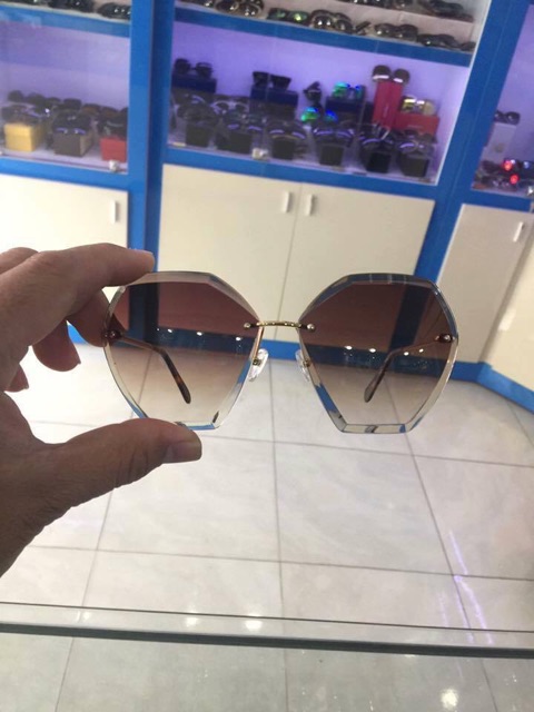 Mắt kính hình lục giác sang chảnh cao cấp