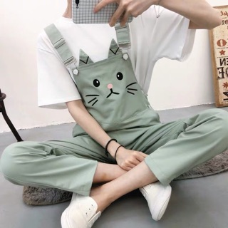 Set quần yếm + T shit trắng