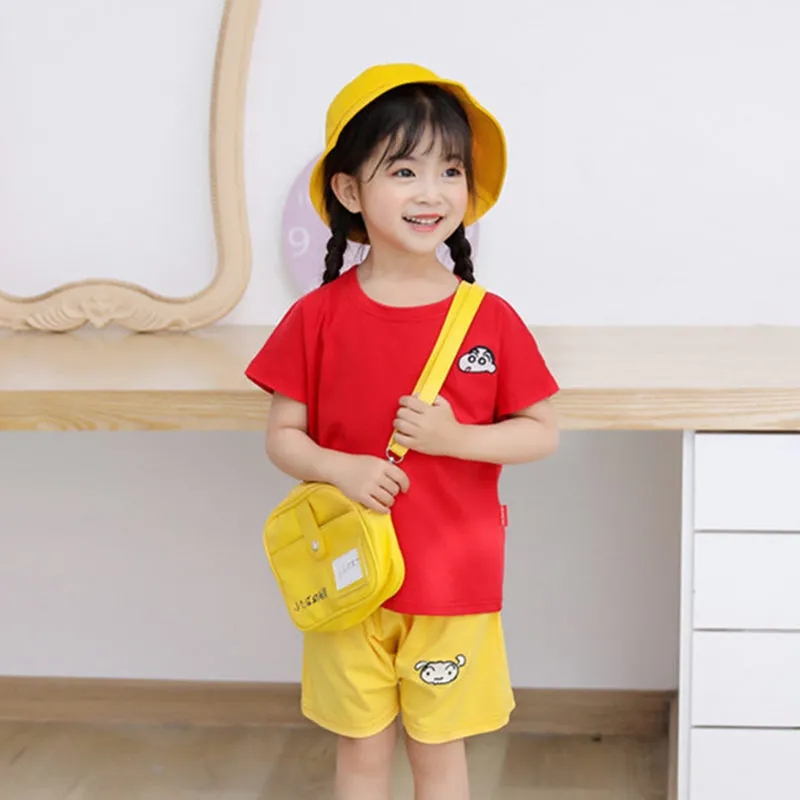 Dễ Thương Set Áo Thun Tay Ngắn + Quần Dài Màu Vàng / Đỏ Họa Tiết Cậu Bé Bút Chì Xinh Xắn