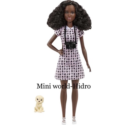 Búp bê Barbie Photographer Doll (12 inches), Petite Brunette, Heart-Print Dress chính hãng da đen