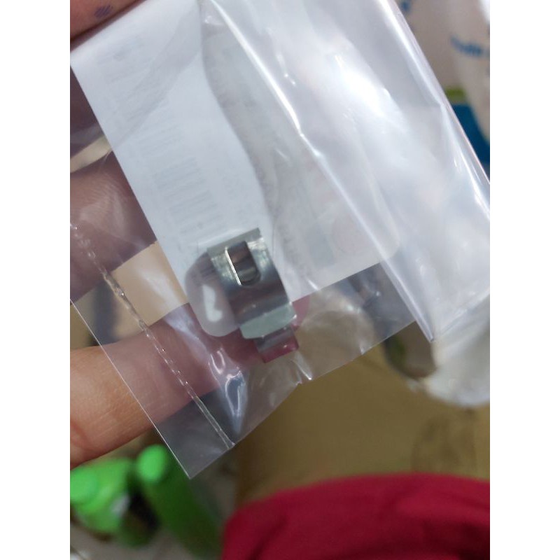 Kẹp dàn áo, chốt cài bửng, phe cài cánh bửng cho xe Exciter 150