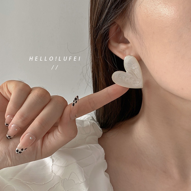 Khuyên tai trái tim lớn cá tính độc đáo thời trang