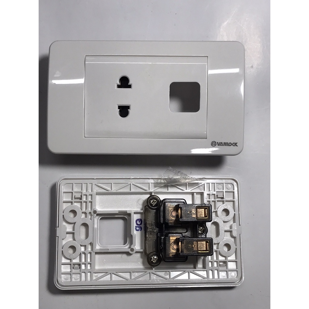 1,2 ổ cắm + 1,2 lỗ S18A Sino