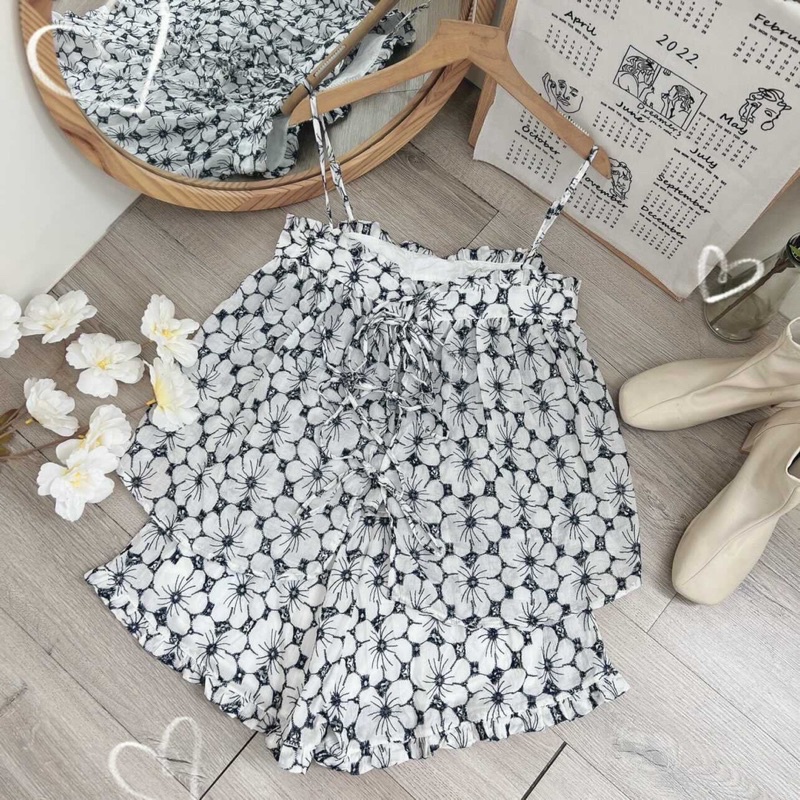 Set áo 2 dây peplum nơ ngực + quần short thêu hoa 2 màu