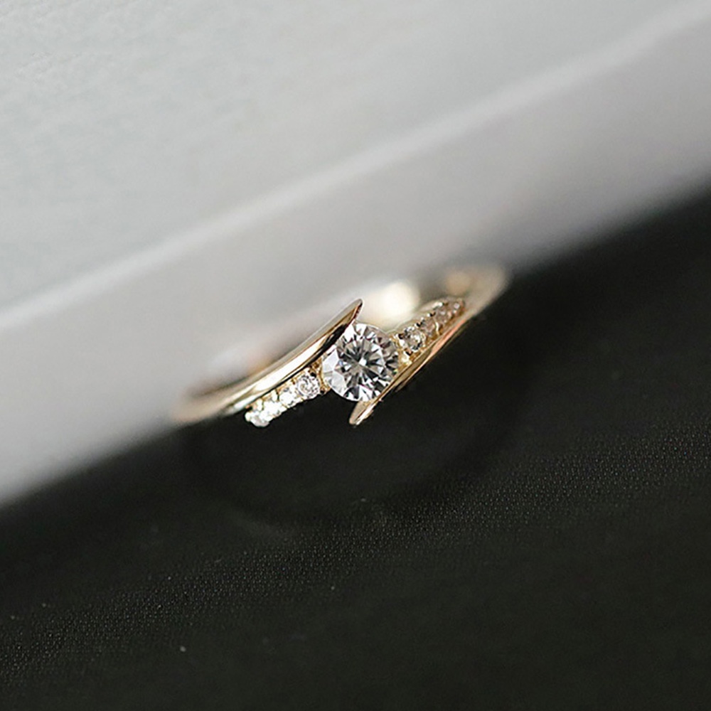 Nhẫn Đính Hôn Bằng Thép Titan Mạ Vàng Đính Đá Zircon Thời Trang Dành Cho Nữ