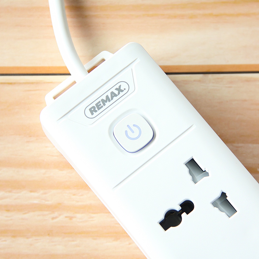 Ổ Cắm Điện Đa Năng Thông Minh Remax RV-03 - 3 Cổng USB Sạc Nhanh 5V-2.4A Công Suất 2500W Remax Việt Nam