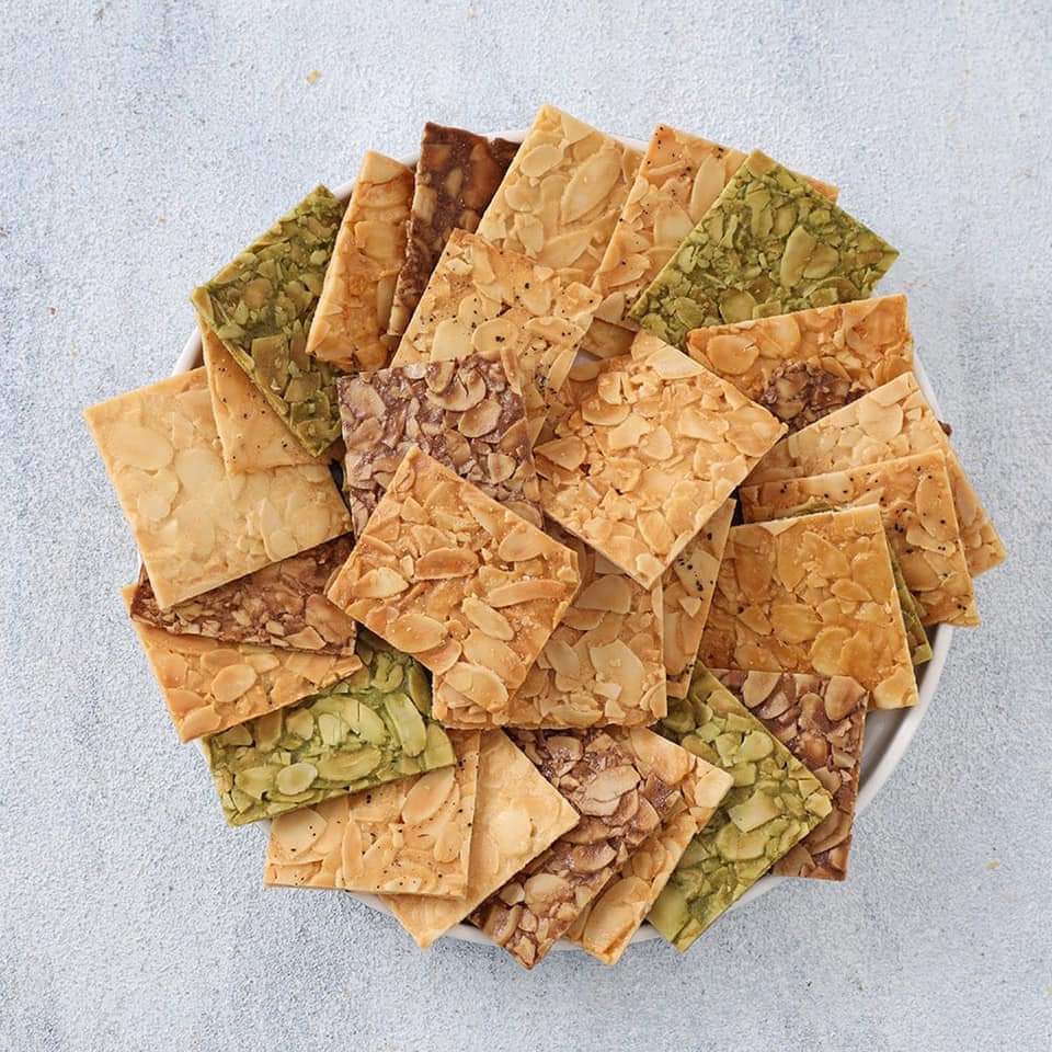 1 Kg Bánh Ngói Hạnh Nhân Mix Vị Thơm Ngon