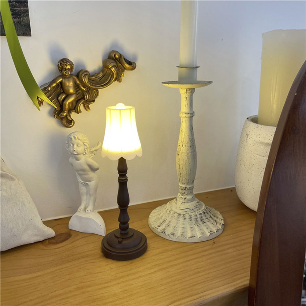 Đèn ngủ để bàn trang trí phong cách retro xinh xắn