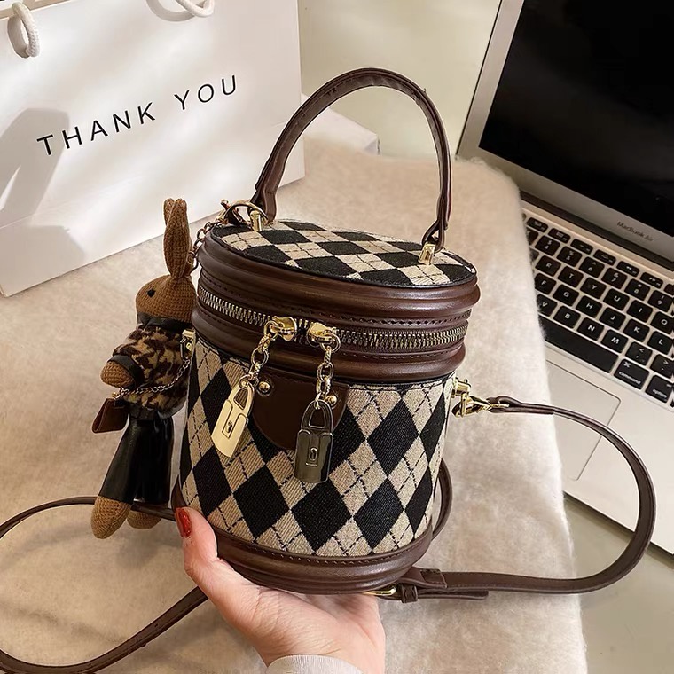 Túi Trống Đeo Chéo Kèm Móc Khoá Thỏ Họa Tiết Kẻ Sọc  Thời Trang Cho Nữ