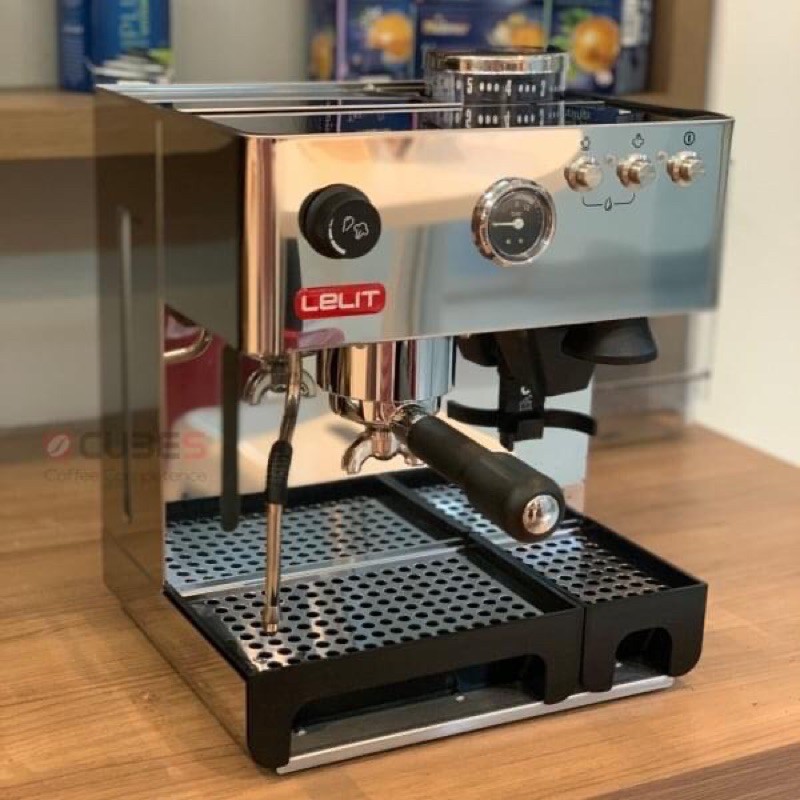 Máy pha cà phê espresso từ Ý cho Quán nhỏ - DÙNG THƯ MÁY ở 324 Nguyễn Đình Chiểu F4 Q3
