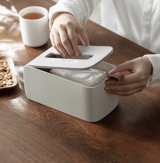 Hộp đựng giấy có quai móc