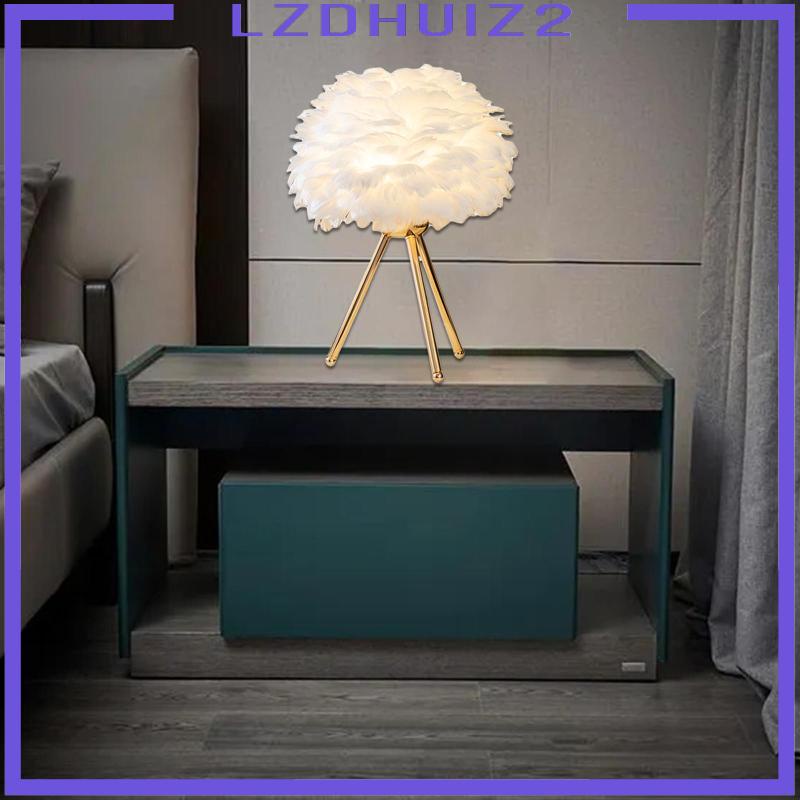 Đèn bàn phối lông vũ phong cách hiện đại trang trí phòng ngủ