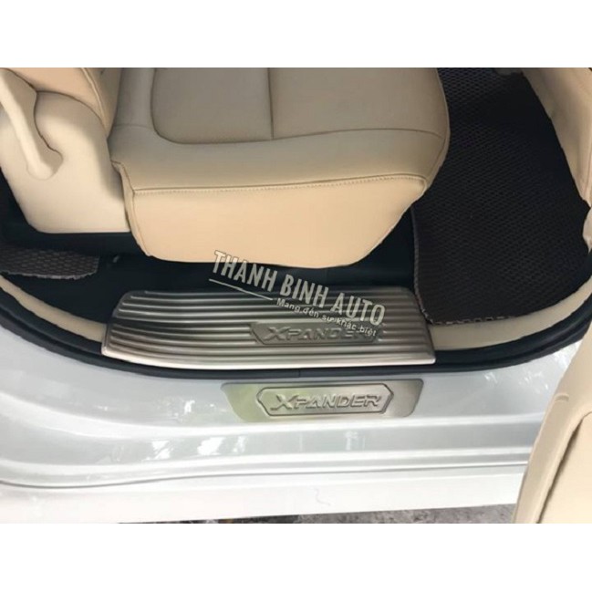 ỐP BẬC NGOÀI INOX CHỐNG XƯỚC MITSUBISHI XPANDER 2018-2021