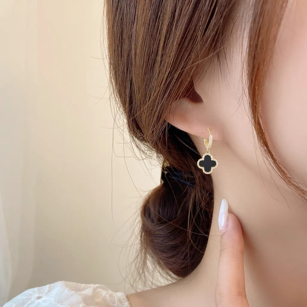 Bông Tai Hình Cỏ Bốn Lá Đính Đá Lấp Lánh 2022